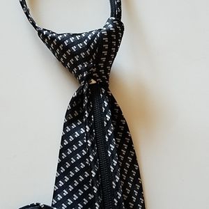 size 4-7 years New STANLEY BLACKER boy/'s zip on tie
